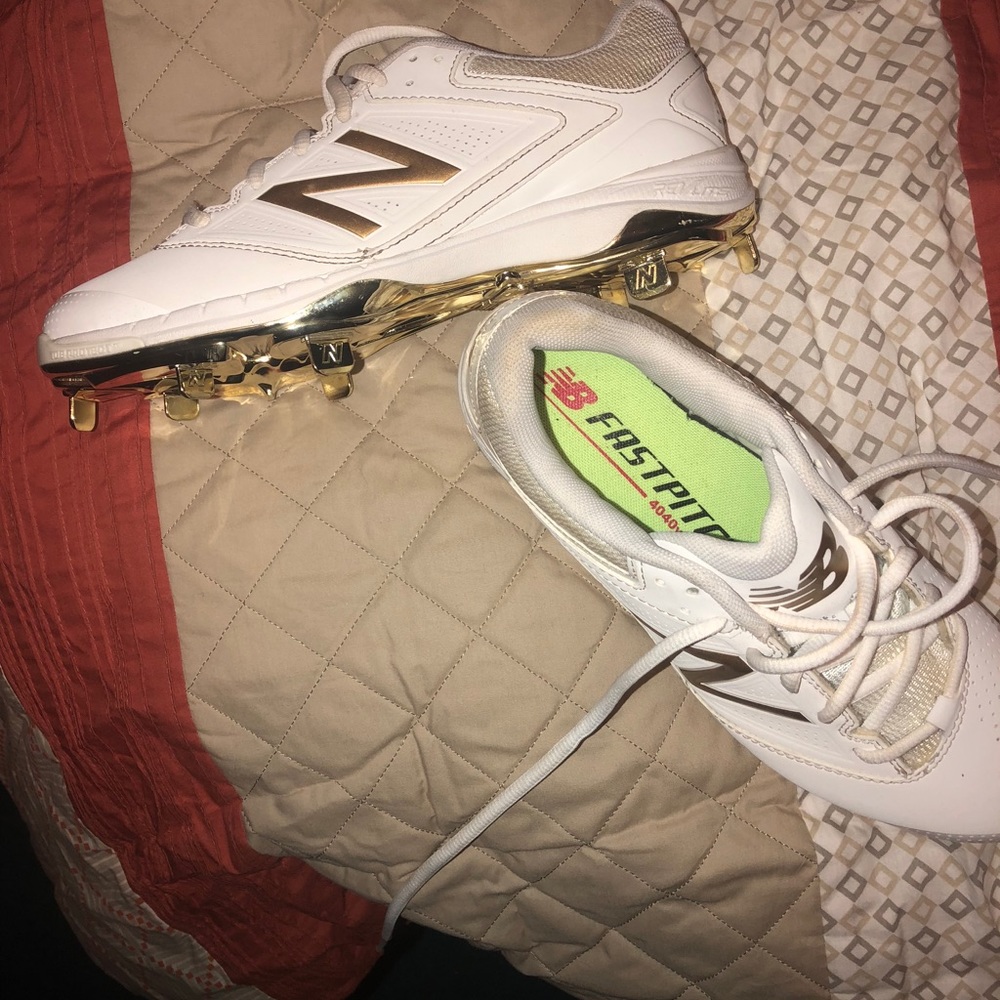 New Balance Fast Pitch Softball Metal Cleats SZ 7